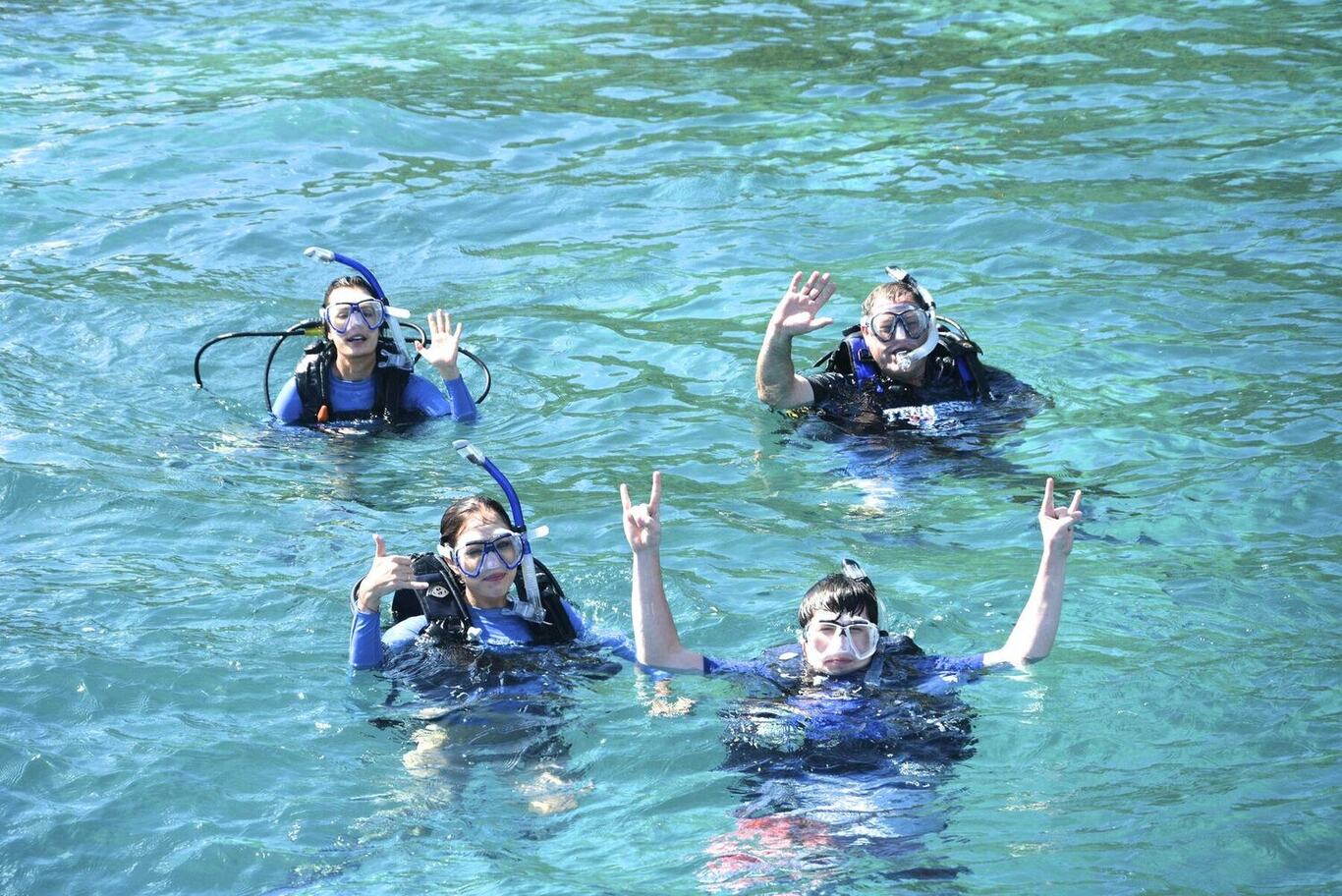 Divers, beginning a charter dive